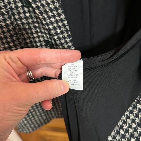 Elegant Black and White Houndstooth Cardigan - Picture 4 of 6